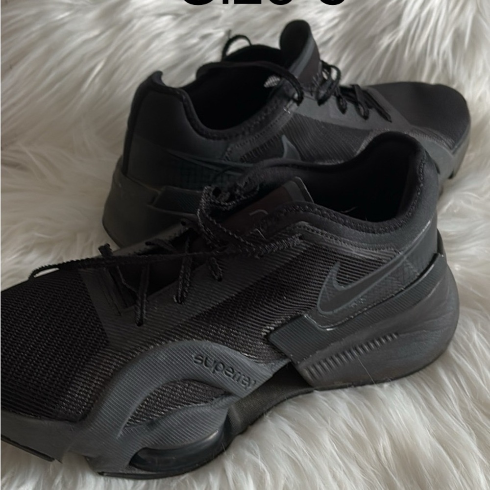 Nike Men's Black Athletic Shoes